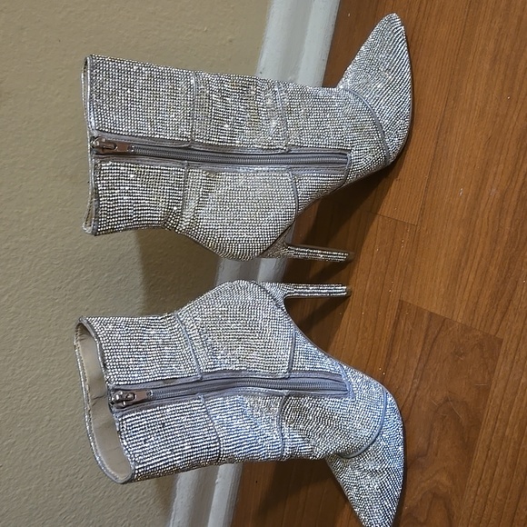 Steve Madden Winona Rhinestone Bootie - Picture 4 of 6
